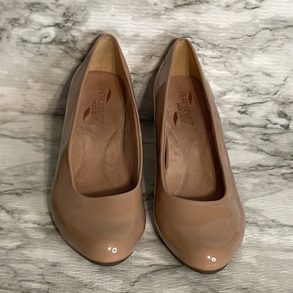 Aerosoles, nude, heel pumps.